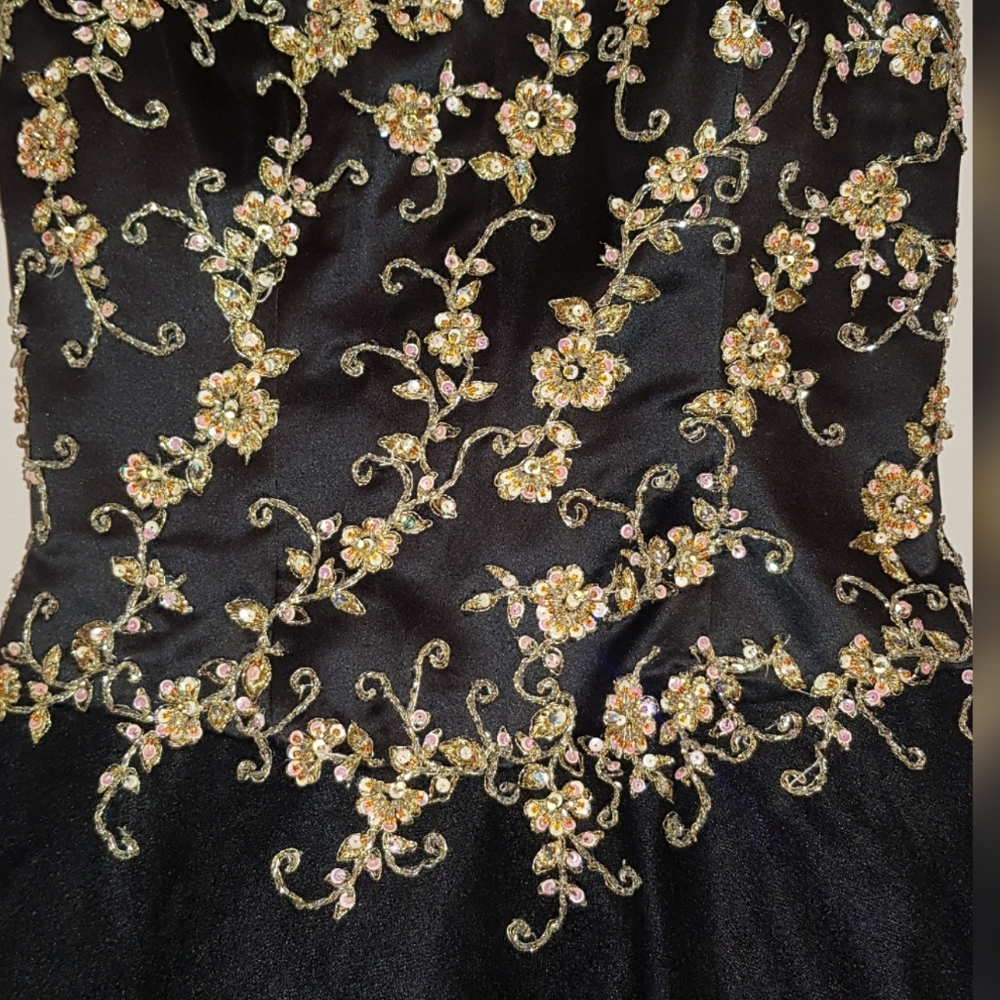 Formal gown - Picture 2 of 4